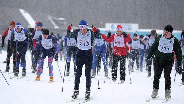 Участники всероссийской массовой лыжной гонки Лыжня России. Архивное фото