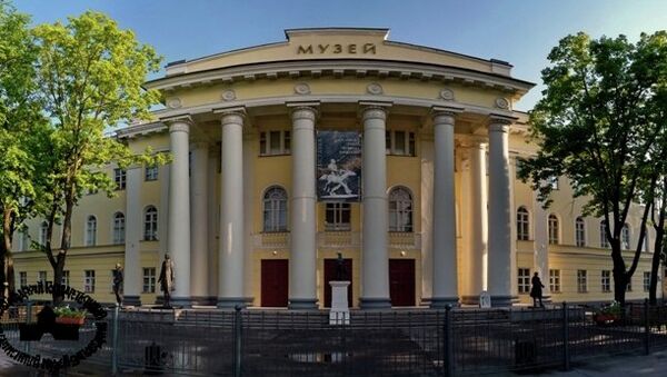Здание Дворянского собрания на Софийской площади в Великом Новгороде