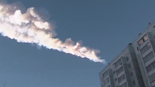 Шлейф дыма в небе над Челябинском