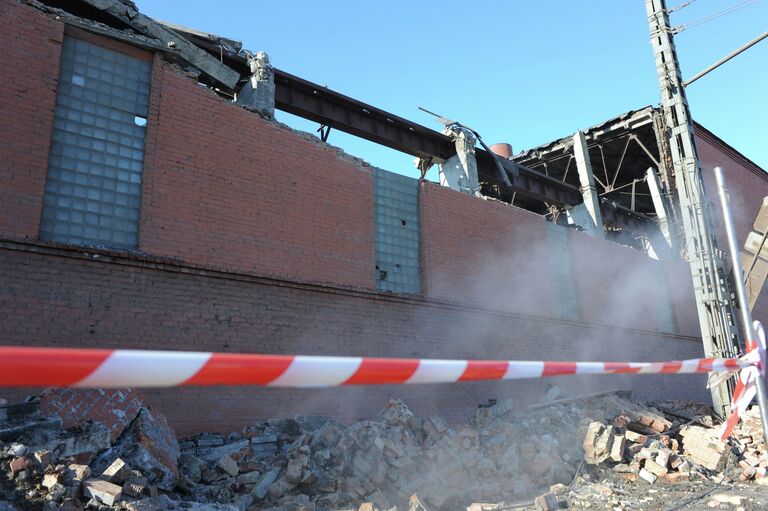 Разрушения на цинковом заводе в Челябинске после падения космического объекта Разрушения на цинковом заводе в Челябинске после падения космического объекта