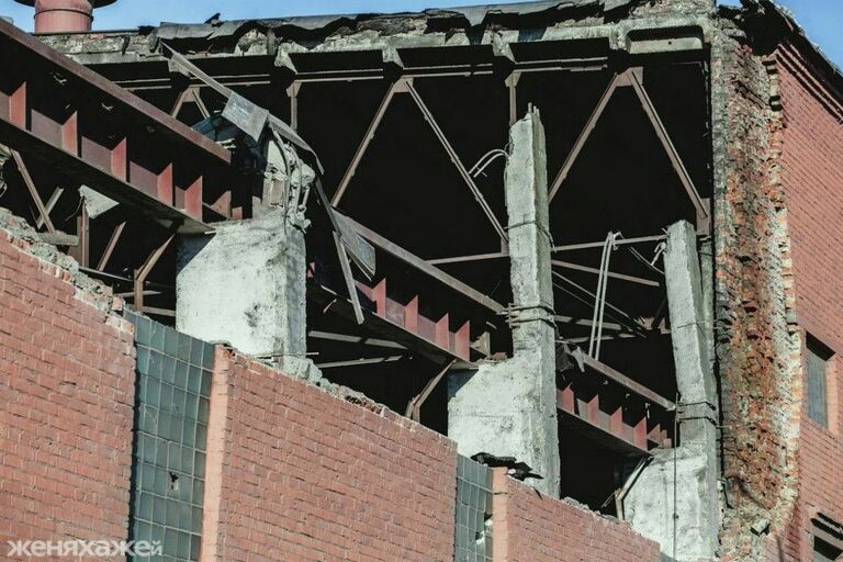 Последствия падения метеорита в Челябинске Последствия падения метеорита в Челябинске