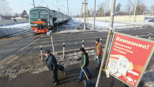 Переход через железнодорожные пути на станции Салтыковская