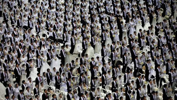 Южнокорейская церковь объединения устроила свадьбу для почти 30 тысяч человек