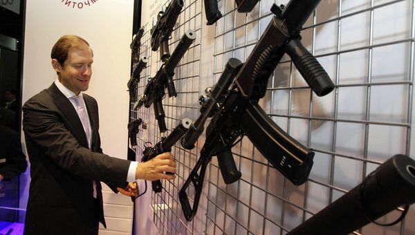 Д.Мантуров на выставке вооружений IDEX-2013 в ОАЭ