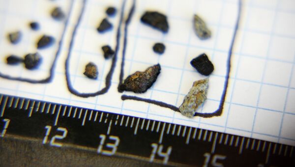 Образцы осколков метеорита, найденные на озере Чебаркуль в Челябинской области