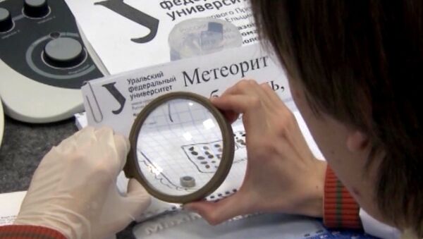 Ученые показали осколки упавшего на Урале метеорита
