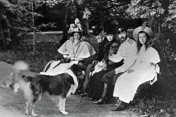 Николай II Александра Федоровна и Ольга Александровна