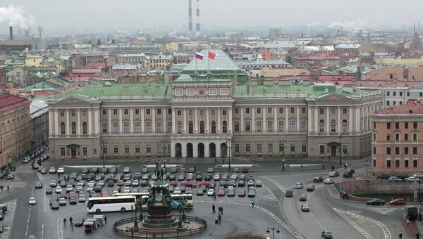 Вид на Мариинский дворец, где заседает законодательное собрание Петербурга. Архивное фото