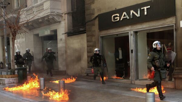 Греческая полиция во время демонстраций в Афинах