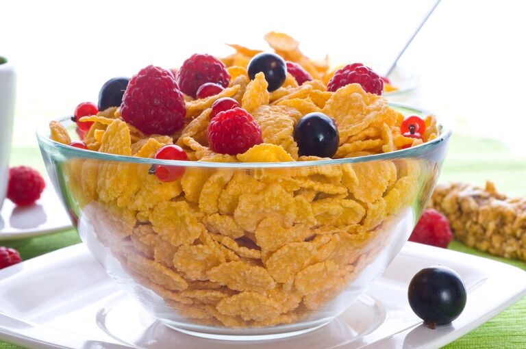 Злаковые хлопья с ягодами Злаковые хлопья с ягодами