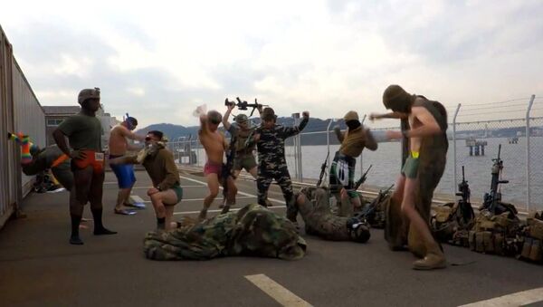 Безумный танец Harlem Shake в исполнении военных