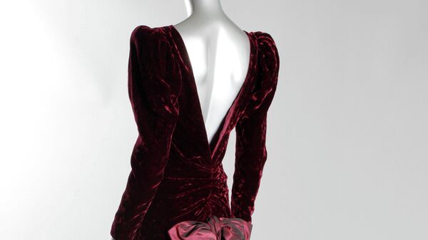 Платье из коллекции принцессы Дианы на аукционе Kerry Taylor Auctions
