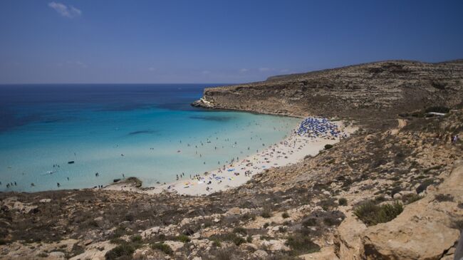 Пляж Рэббит бич на острове Лампедуза. Архивное фото