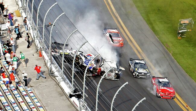 Авария на гонке NASCAR в Дейтоне-Бич