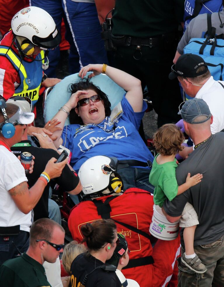 Пострадавшая при аварии на гонках Nascar в США