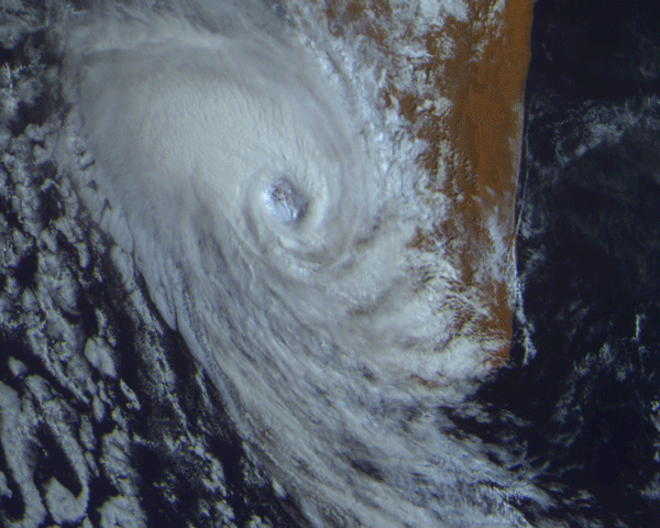 Тропический циклон на Мадагаскаре, съемка спутника Электро-Л