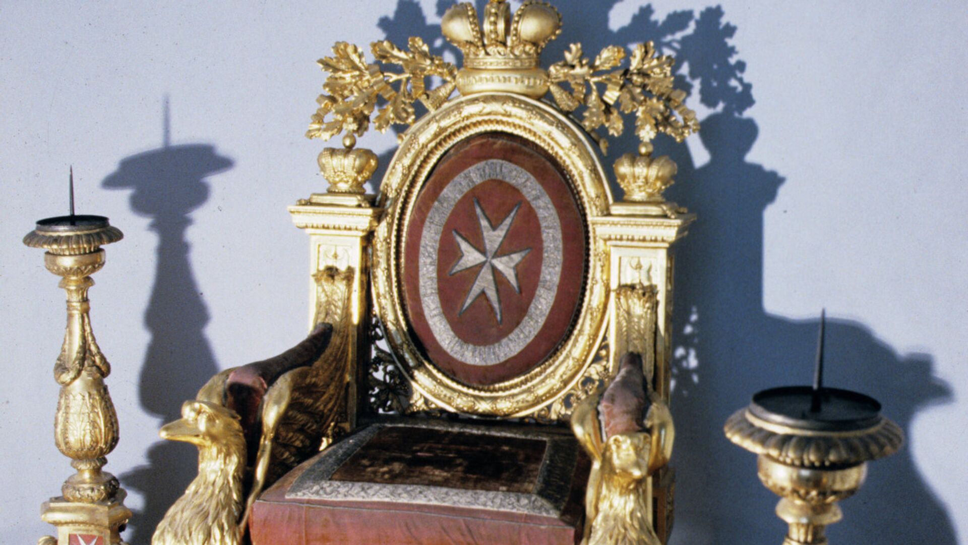 Мальтийский трон, подаренный Павлу Первому Мальтийский трон, подаренный Павлу Первому - РИА Новости, 1920, 10.12.2025