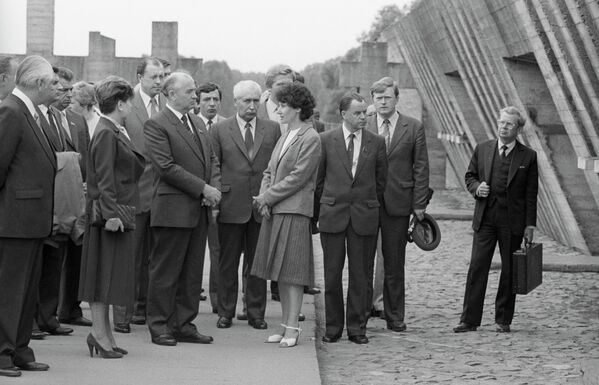 Михаил Горбачев посетил Мемориальный комплекс Хатынь
