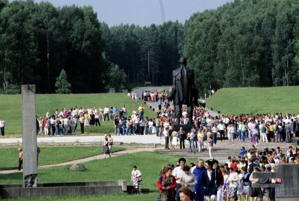 Памятник жертвам фашизма в Хатыни