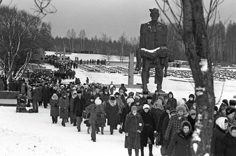 После окончания антивоенного митинга.