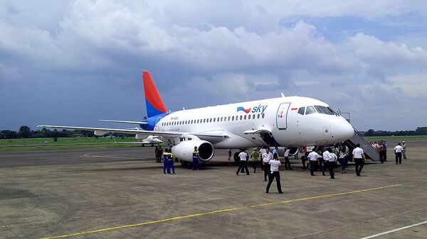 SSJ-100 прибыл в аэропорт Джакарты