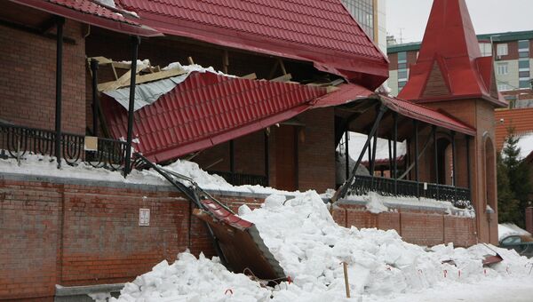 Снег проломил крышу каталического собора в Новосибирске
