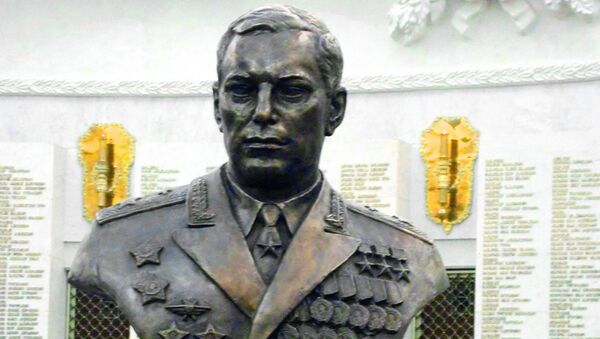 Памятник советскому лётчику-истребителю А.Покрышкину в Зале Славы на Поклонной горе