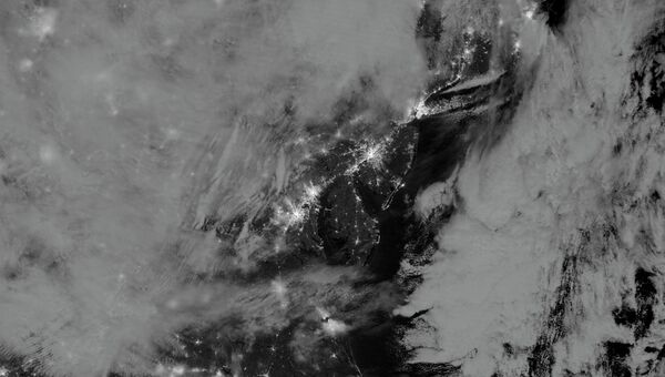 Вид восточного побережья США из космоса в облаках во время урагана Сэнди, архивное фото