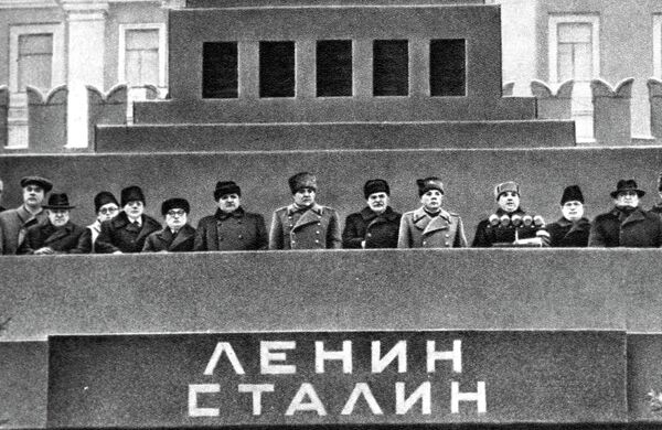 Трибуна Мавзолея в день похорон Иосифа Виссарионовича Сталина
