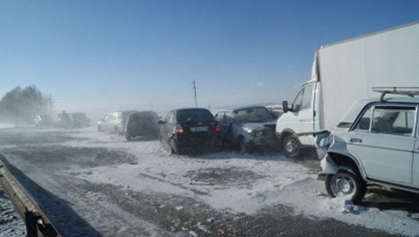 16 машин столкнулись на автомобильном мосту в 14-ти километрах от Шарыпово