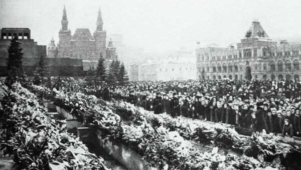 На Красной площади в день похорон Сталина