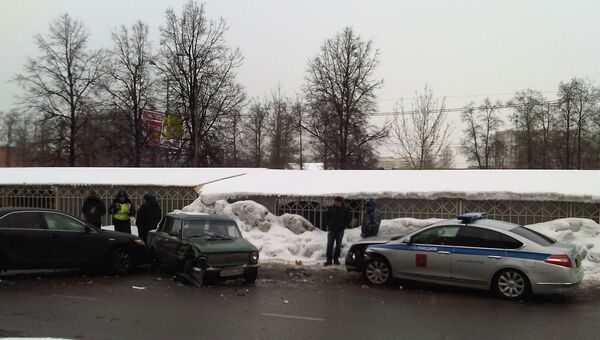 Полицейская машина попала в ДТП на западе Москвы