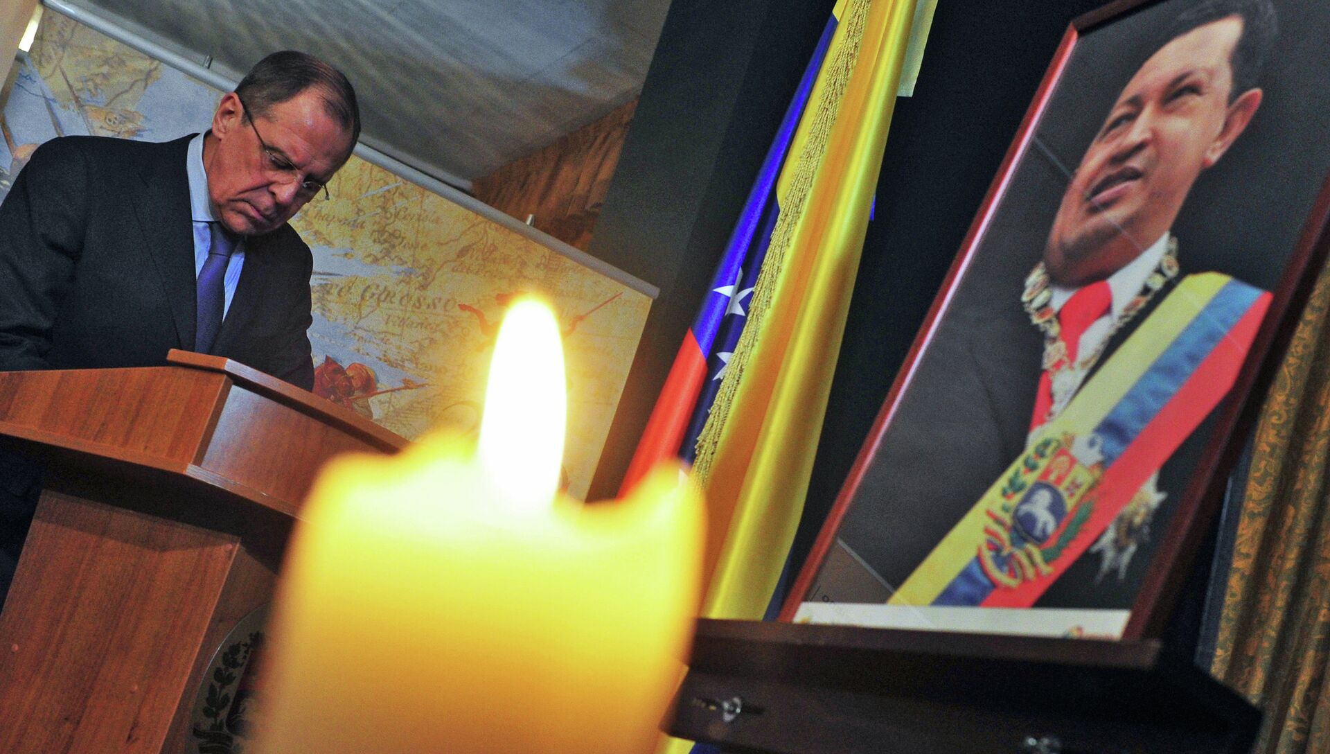Траурные мероприятия проходят в посольстве Венесуэлы в Москве - РИА Новости, 1920, 06.03.2013