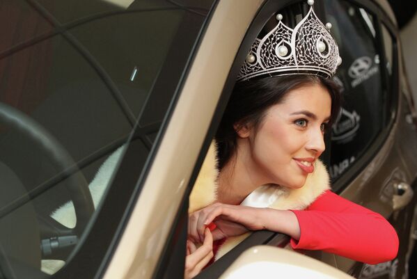 Вручение автомобиля победительнице Мисс Россия 2013