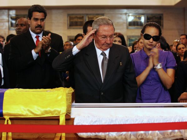 Рауль Кастро прощается с Уго Чавесом