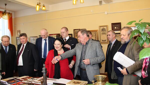 Великая княгиня Мария Владимировна посещает Костромскую научную библиотеку
