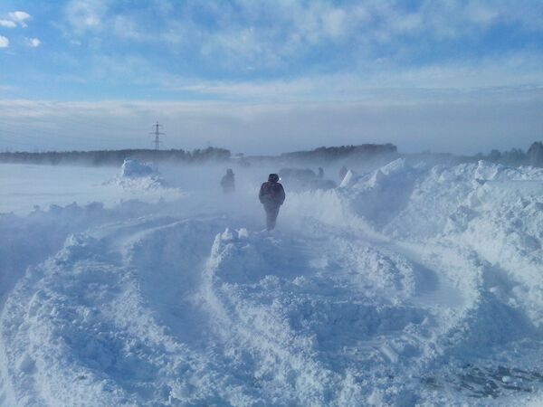 Снежные заторы на трассах в Новосибирской области