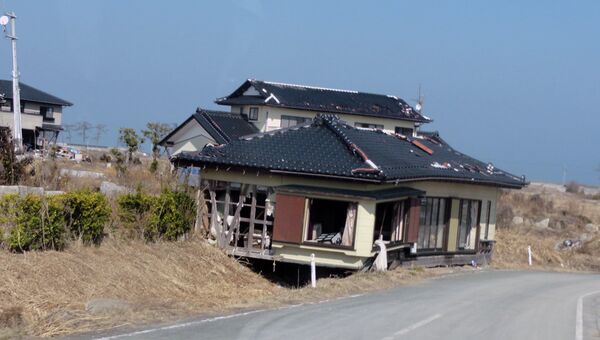 Бывшая зона отселения: два года после цунами некому было разбирать завалы