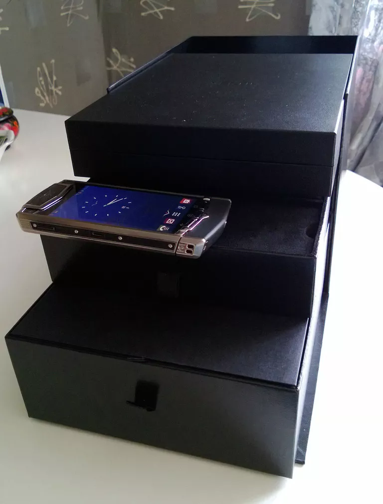 Комод-этажерка для телефона Vertu Комод-этажерка для телефона Vertu