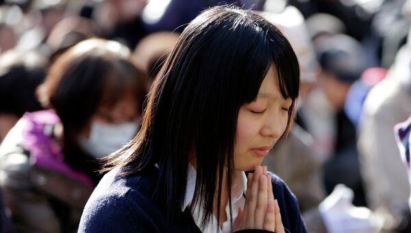 Минута молчания в честь погибших и пропавших без вести во время землетрясения и цунами 2011 года в Японии