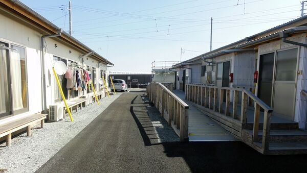 Временные дома для эвакуированных из зоны заражения у Фукусимы-1, архивное фото