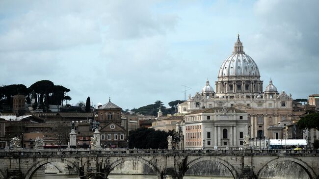 Вид на собор Святого Петра в Ватикане