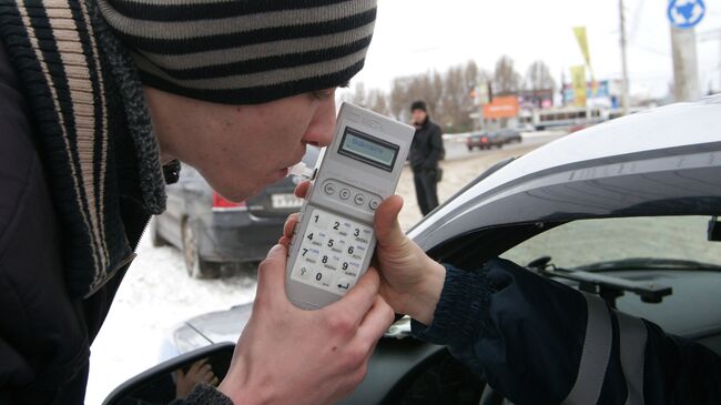 Проверка автоводителя на наличие алкоголя