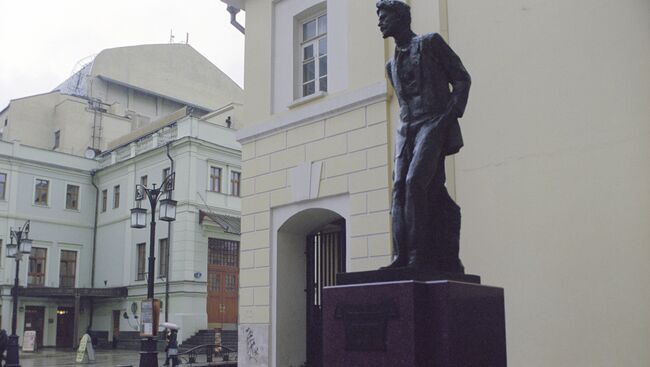 Памятник А. П. Чехову в Камергерском переулке Памятник А. П. Чехову в Камергерском переулке