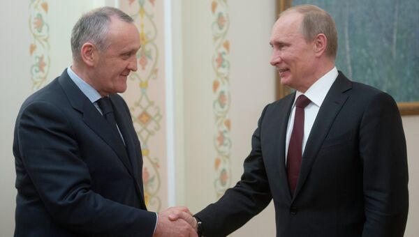 Встреча Владимира Путина с Александром Анквабом в Ново-Огарево