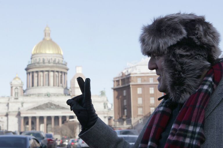 Стивен Фрай прибыл с визитом в Санкт-Петербург