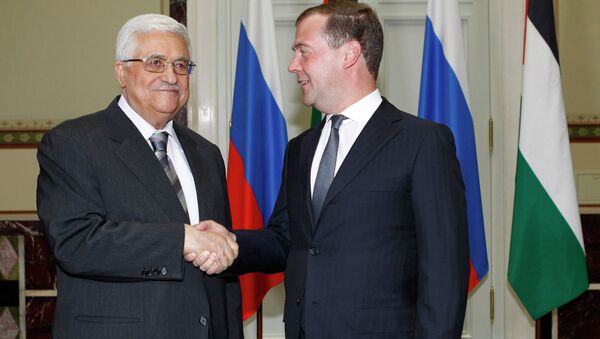 Д.Медведев встретился с М.Аббасом