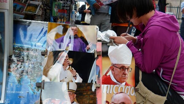 Фото с изображением Папы Римского Франциска у одного из газетных киосков Буэнос-Айреса 14 марта 2013 года
