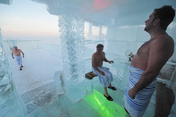 Ледяная баня в Байкальске
