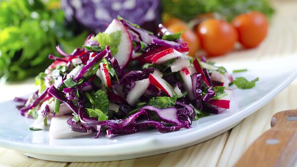 Салат из овощей. Архивное фото